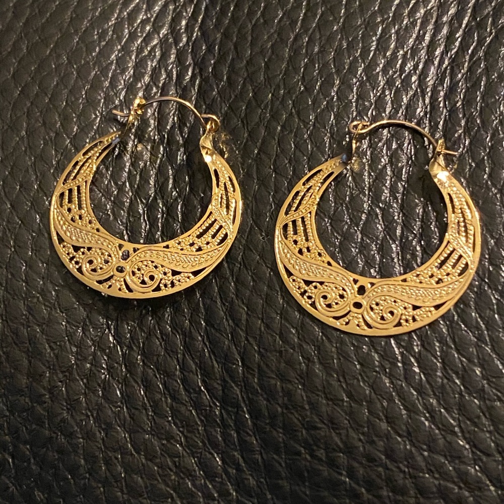 🔥14 Karat Goldf pierced earrings 🟣LAST PAIR AVAILABLE FINAL PRICE ⚫️